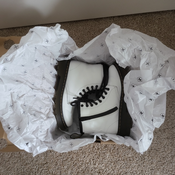 ♥️EUC♥️ DOC MARTENS GIRLS BOOTS - Picture 10 of 13